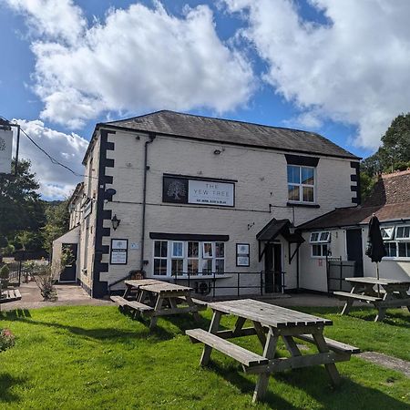 The Yew Tree At Longhope Motell Exteriör bild