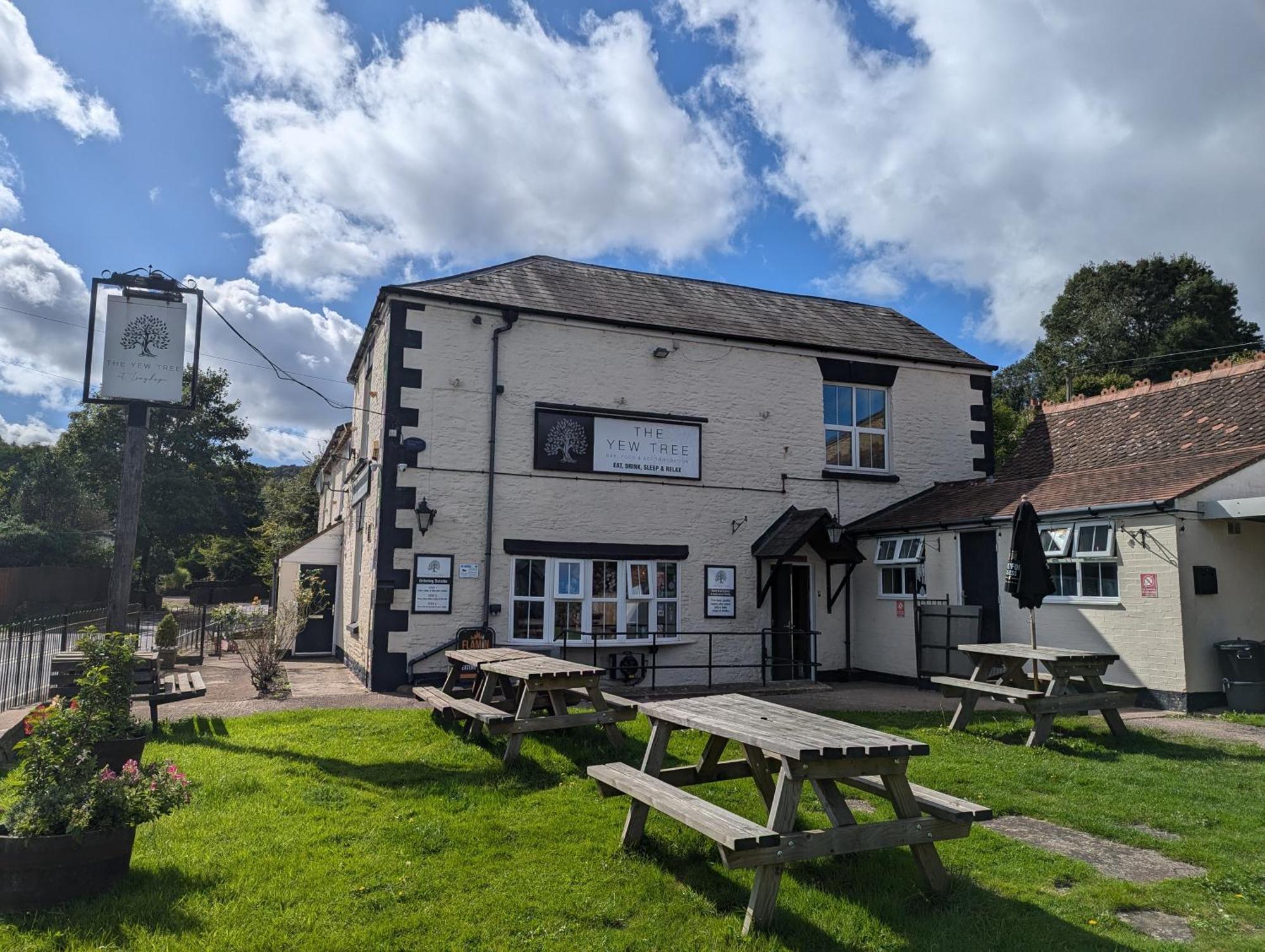 The Yew Tree At Longhope Motell Exteriör bild